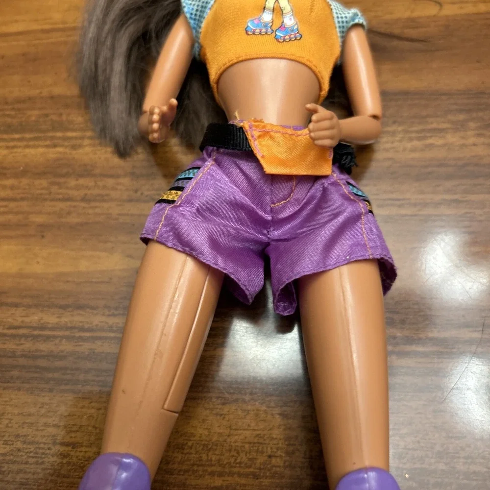 COOL SKATING‎ TERESA Friend of Barbie Doll 1999 Mattel 26231